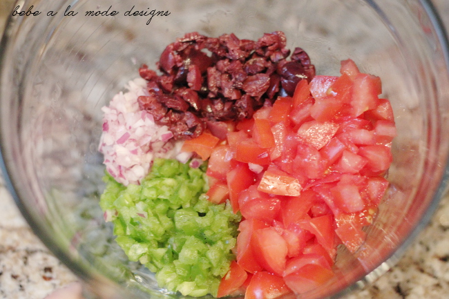 Greek Salsa main ingredients: tomatoes, bell pepper, red onion & kalamata olives