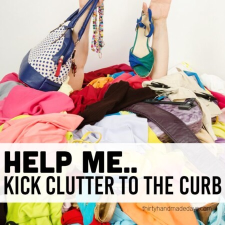 Help me kick clutter to the curb in the new year! www.thirtyhandmadedays.com