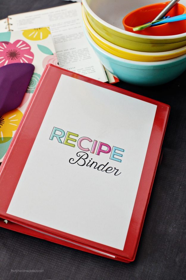 Mini Recipe Binder - perfect little binder to store favorite family recipes - thirtyhandmadedays.com