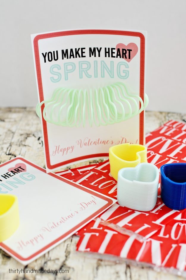 Printable Slinky Valentines - print out these cute Valentine's to hand out at school. thirtyhandmadedays.com