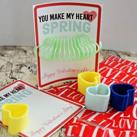 Printable Slinky Valentines - print out these cute Valentine's to hand out at school. www.thirtyhandmadedays.com