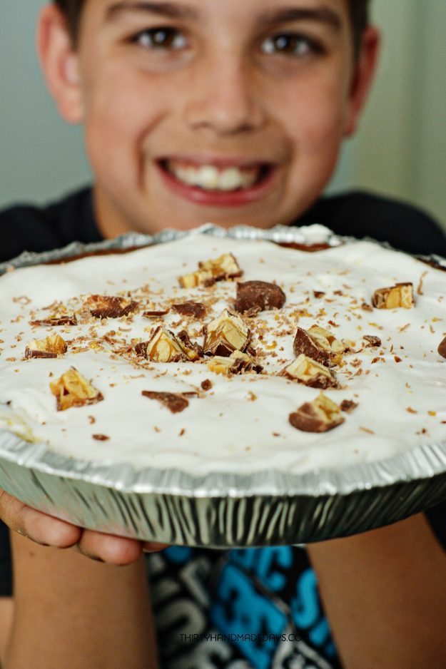 Kids can cook! Making a no bake pie www.thirtyhandmadedays.com