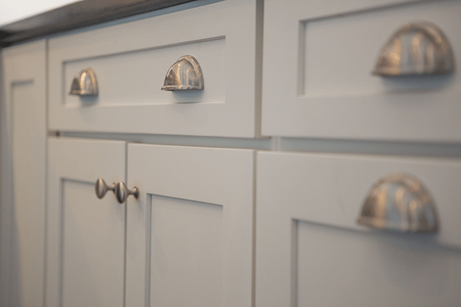 My 9 Best Tips for Installing Cabinet Drawers - Remodelando la Casa