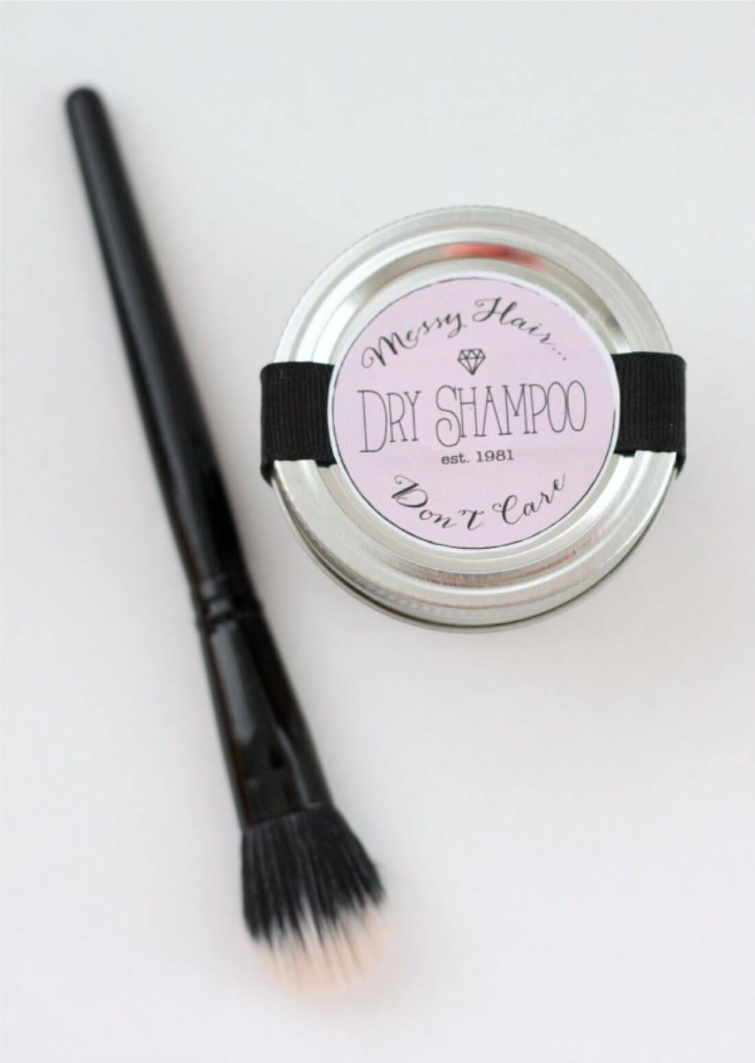DIY Dry Shampoo - make your own dry shampoo with just 2 ingredients! via www.thirtyhandmadedays.com