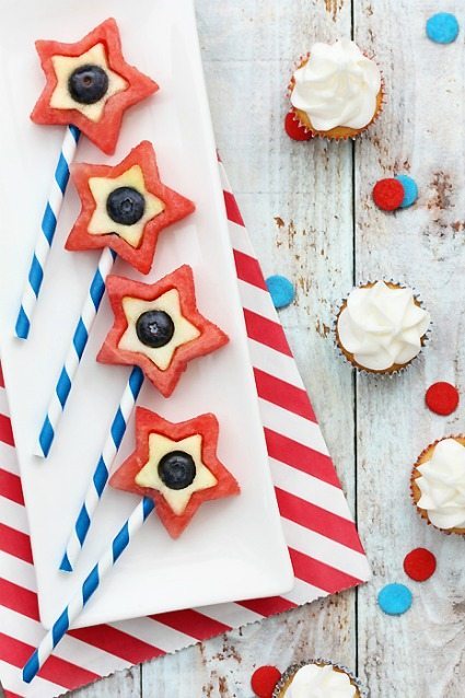 Check out these fabulous desserts for the 4th of July! via thirtyhandmadedays.com