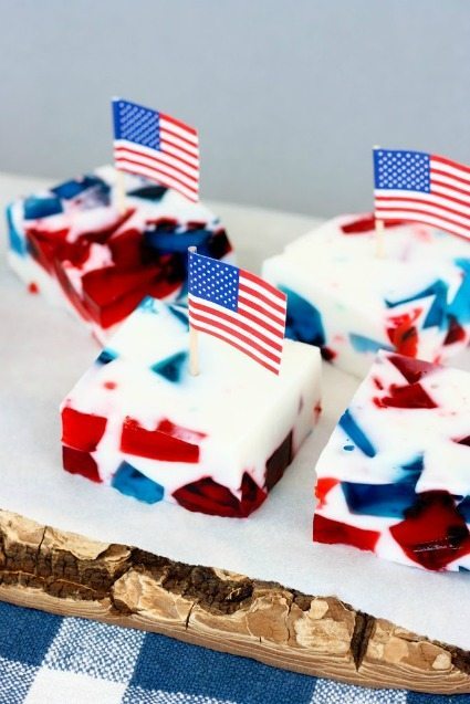 25+ of the Best Patriotic Desserts / thirtyhandmadedays.com