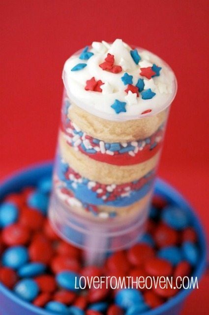 Red white and blue push pops for 4th of July plus 25+ other recipes / thirtyhandmadedays.com