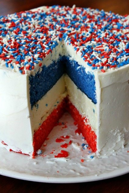 4th of July Cake Recipe plus 25+ other desserts / thirtyhandmadedays.com