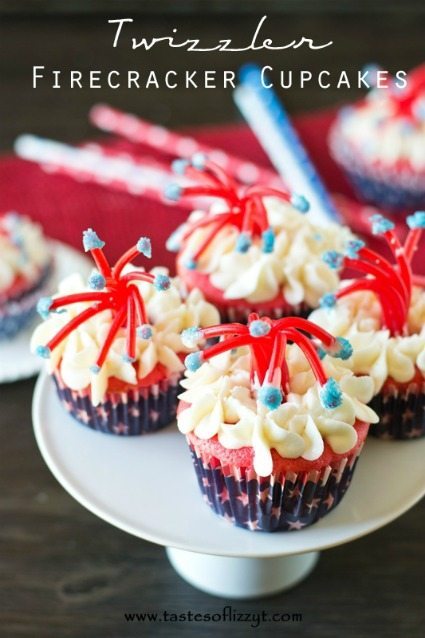 4th of July Cupcake Recipe plus 25+ other desserts / thirtyhandmadedays.com