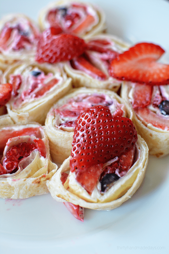 Fruit Pinwheels - easy snack to make for after school from www.thirtyhandmadedays.com