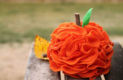 Felt Pumpkin Craft / by Parent Pretty / Round up on Thirty Handmade Days