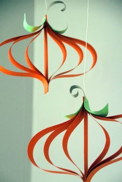 Curly Paper Pumpkin Craft / on All Free Kids Crafts / Round up on Thirty Handmade Days