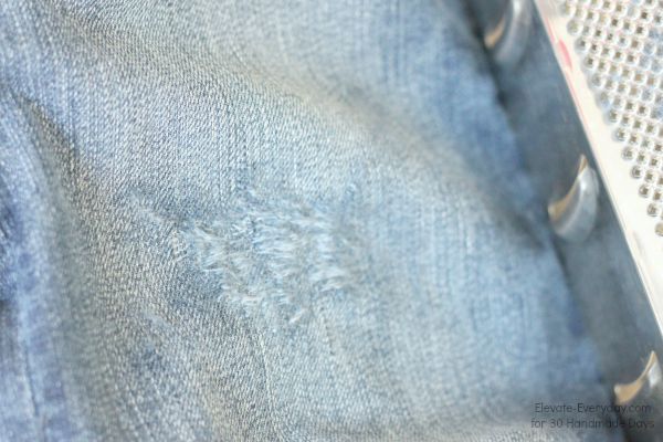 How to distress jeans via www.thirtyhandmadedays.com