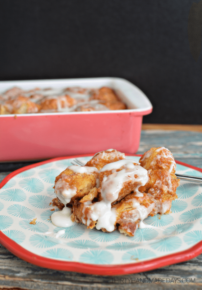 Pumpkin Monkey Bread Bake- delicious recipe from www.thirtyhandmadedays.com