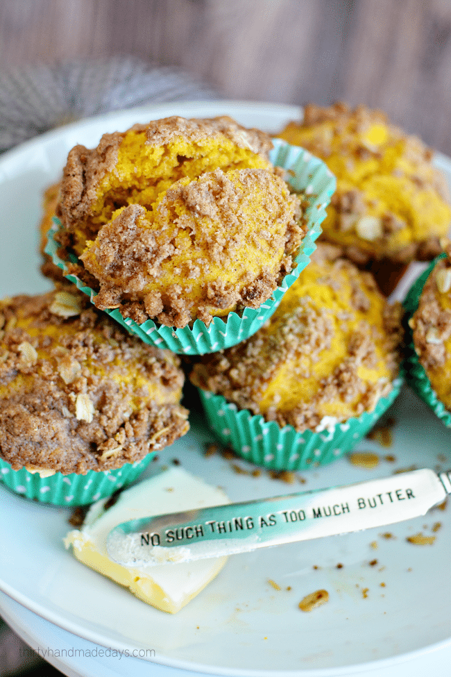 Streusel Pumpkin Muffins - the perfect bite of fall. www.thirtyhandmadedays.com