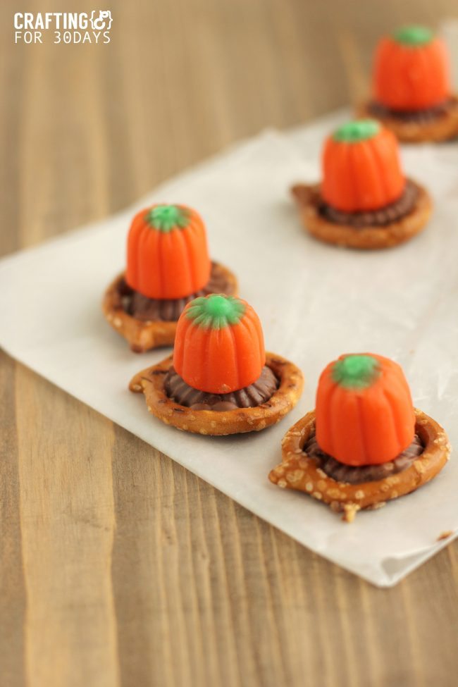 Peanut Butter Pumpkin Bites from Crafting E via www.thirtyhandmadedays.com