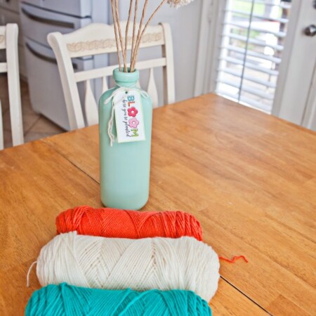 Super Simple Flower Pom Poms - as seen in new Make & Share Random Acts of Kindness Book from www.thirtyhandmadedays.com
