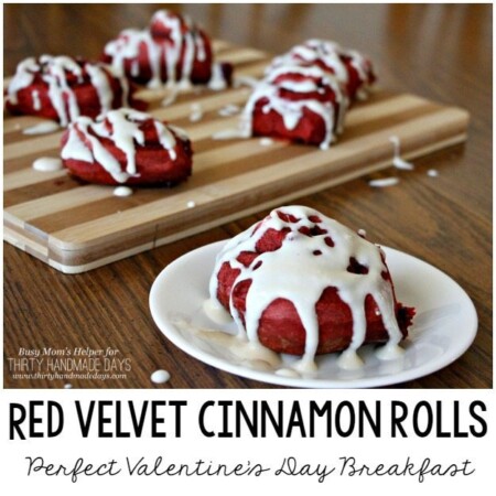 Red Velvet Cinnamon Rolls / the perfect Valentine's Day breakfast / by BusyMomsHelper.com for ThirtyHandmadeDays.com