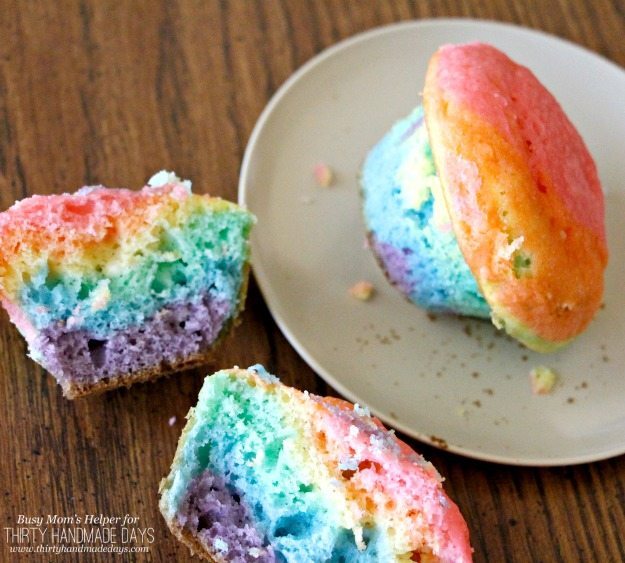 Simple Rainbow Cupcakes / the perfect St. Patrick's Day treat and snack / by BusyMomsHelper.com for ThirtyHandmadeDays.com