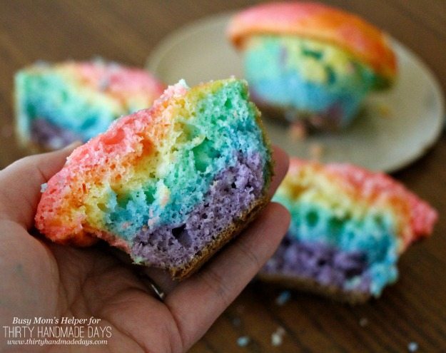 Simple Rainbow Cupcakes / the perfect St. Patrick's Day treat and snack / by BusyMomsHelper.com for ThirtyHandmadeDays.com