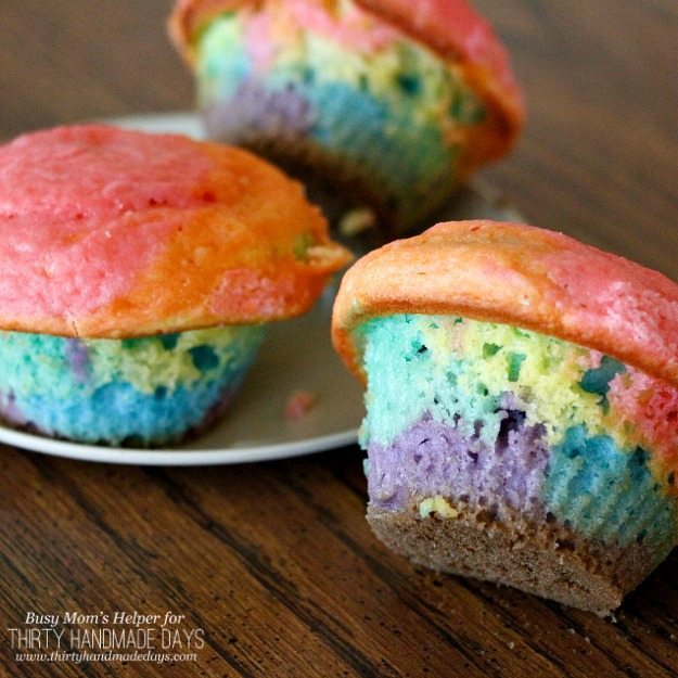 Simple Rainbow Cupcakes / the perfect St. Patrick's Day treat and snack / by BusyMomsHelper.com for ThirtyHandmadeDays.com