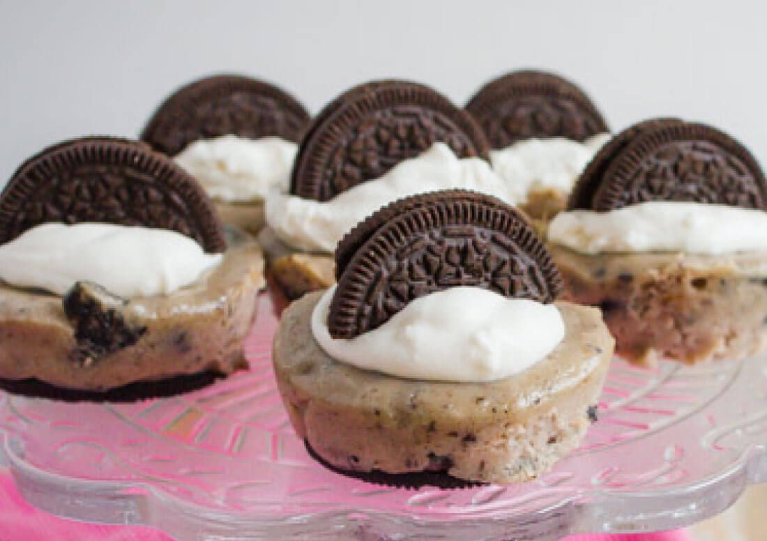 Oreo Cheesecake Bites - perfectly creamy with an awesome Oreo cookie base and throughout. You'll love this take on cheesecake.