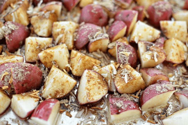 Simple Oven Roasted Red Potatoes - you only need 3 ingredients and these are the best! thirtyhandmadedays.com