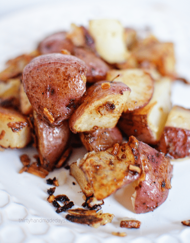 Simple Oven Roasted Red Potatoes - you only need 3 ingredients and these are the best! from www.thirtyhandmadedays.com