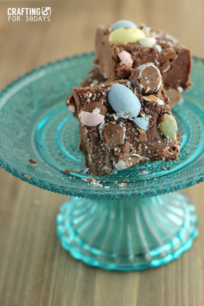 Cadbury Egg Fudge - a new take on an old classic, just in time for Easter! www.thirtyhandmadedays.com