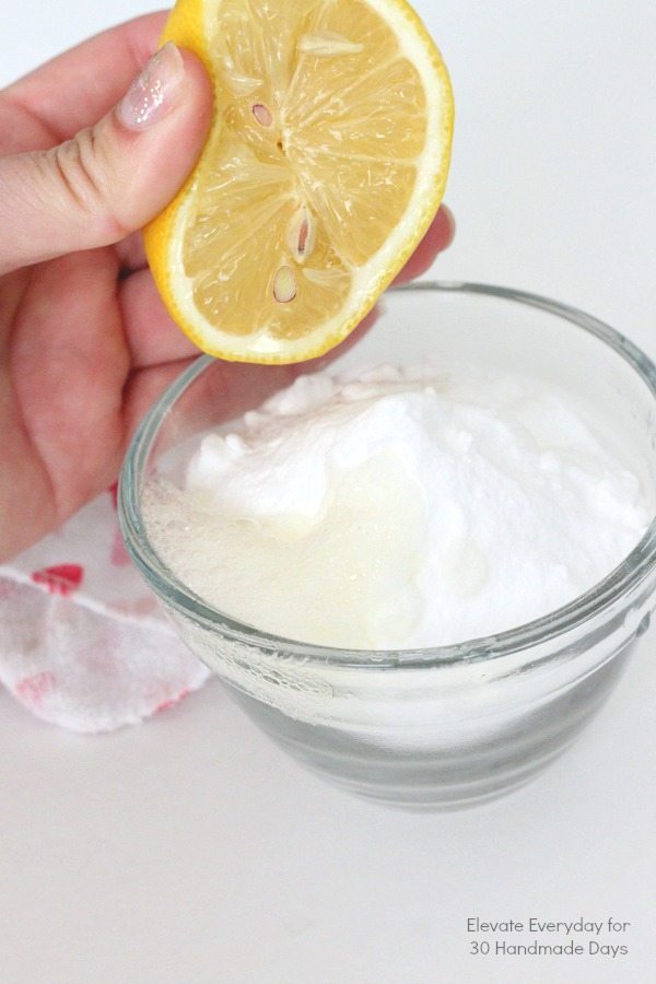 Lemon and Baking Soda Face Scrub