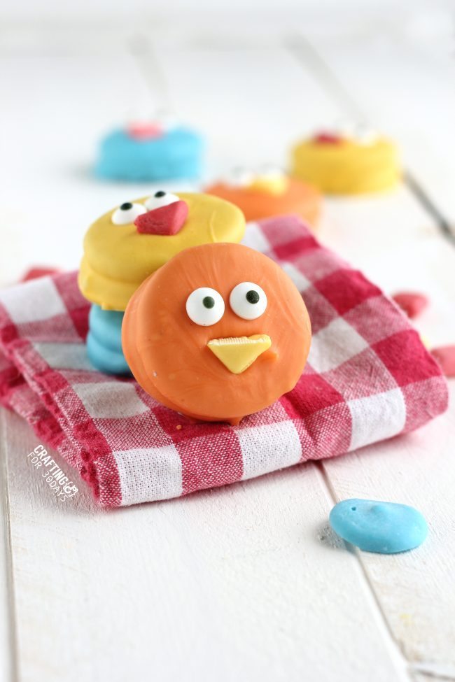 The cutest Spring Chick Oreos - a fun, easy dessert to make! from CraftingE