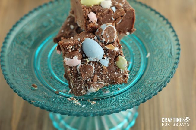 Cadbury Egg Fudge - a new take on an old classic, just in time for Easter! via www.thirtyhandmadedays.com