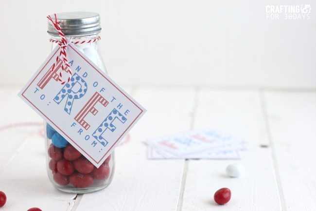 4th of July Gift Idea- cute jar with printable!  CraftingE via www.thirtyhandmadedays.com