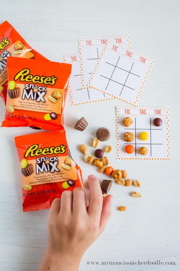 Fun tic tac toe game for back to school using Reese's Snack Mix via www.thirtyhandmadedays.com