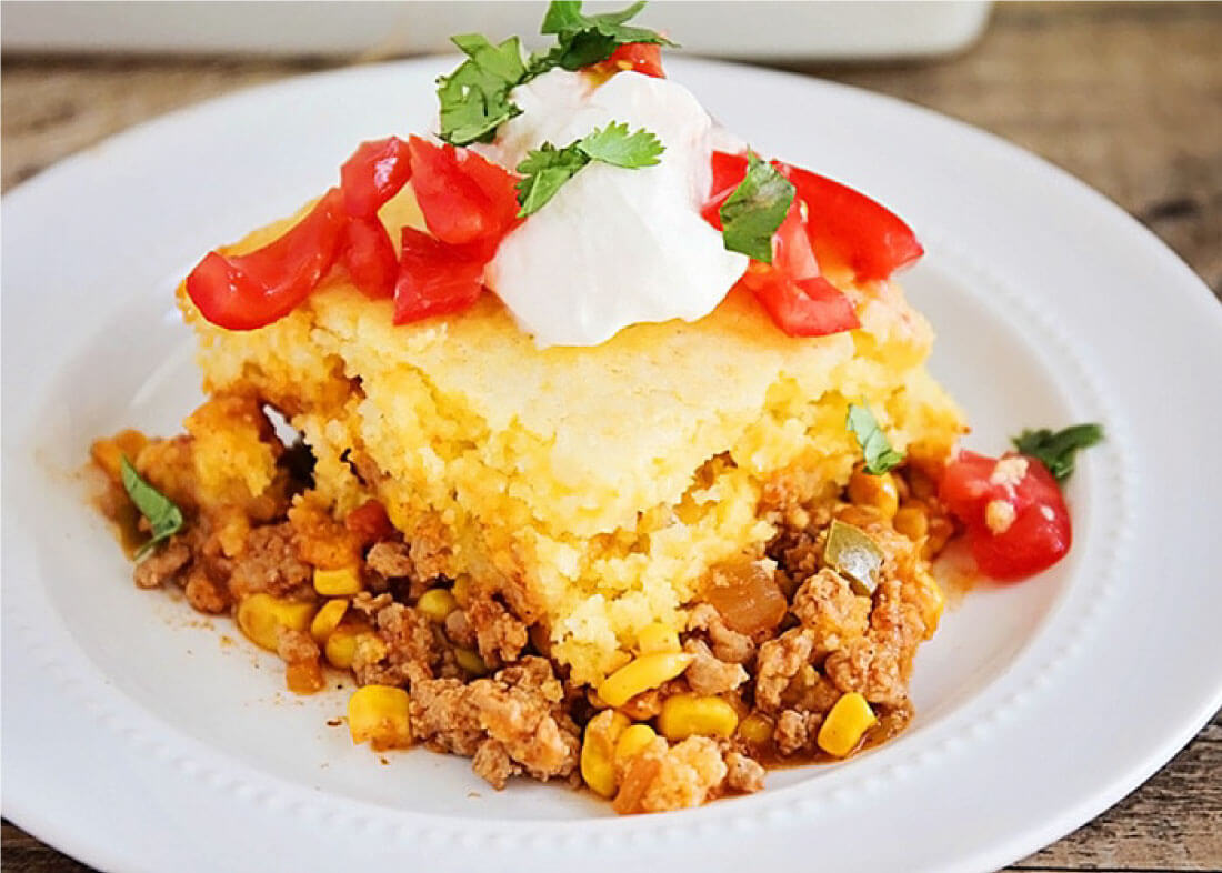 5 Ingredient Tamale Pie - easy, yummy dinner that the whole family will love! from somewhatsimple.com