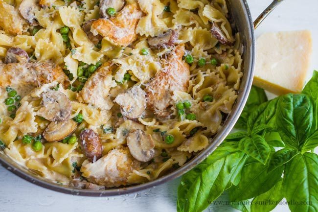 One Pan Chicken and Peas Pasta- an amazing main dish recipe to make for dinner, all in one pot! From My Name is Snickerdoodle