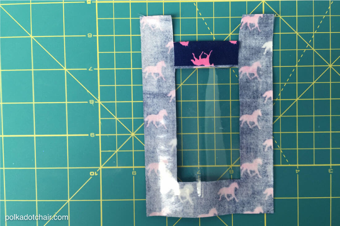 DIY Fabric Luggage Tags- so easy to make they are no sew!  Step 5.