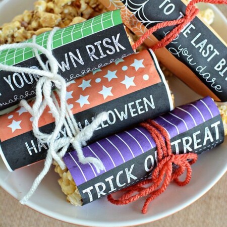 Super cute printable Halloween wrappers to use for treats for the holiday. From www.thirtyhandmadedays.com