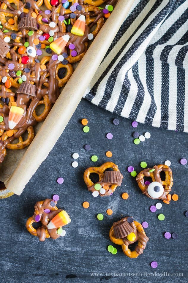 Fun Halloween Recipe to try - Trick or Treat Candy Pretzels! 