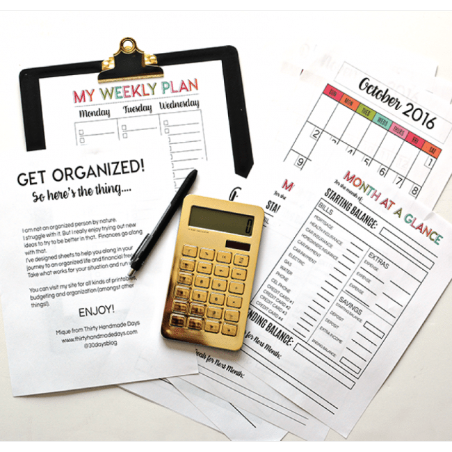 Get Organized with 30 printable pages- full of budgeting, a calendar and checklists. From www.thirtyhandmadedays.com