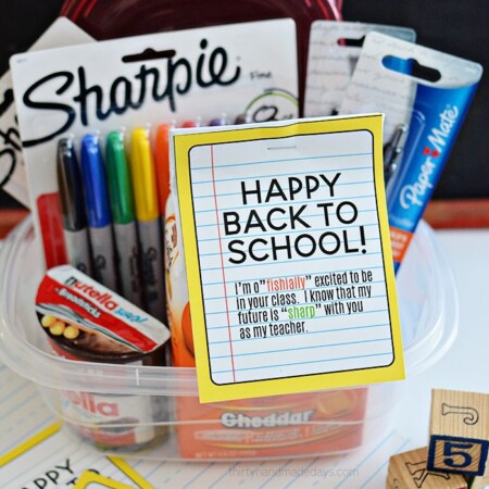 Back to School Teacher Gift Idea- free printable included to make your new teacher feel special! www.thirtyhandmadedays.com