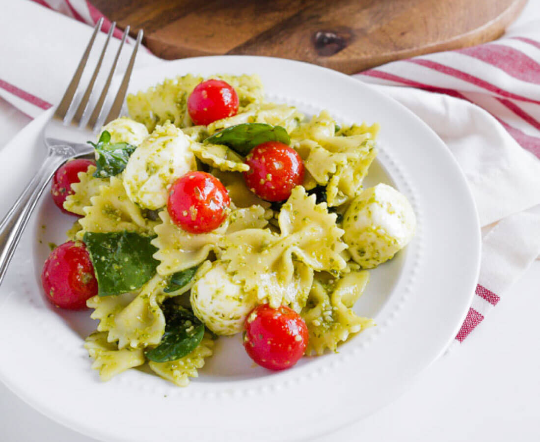 Pesto Pasta Salad Recipe- a take on an old classic. This pasta recipe is so good! from www.thirtyhandmadedays.com