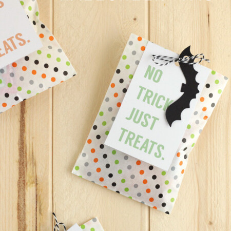 Super cute Printable Halloween Treat Tag - you could fill these up with all kinds of goodies for the holiday!