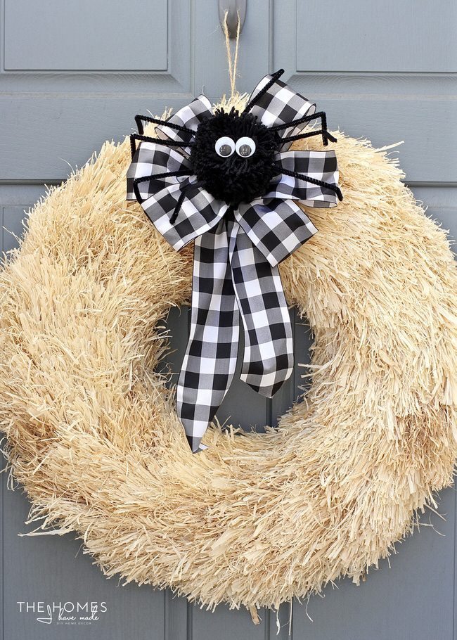 Ready to get your home ready for Halloween but don't have the time? Here are 3 quick Halloween wreaths you can make in just 15 minutes!