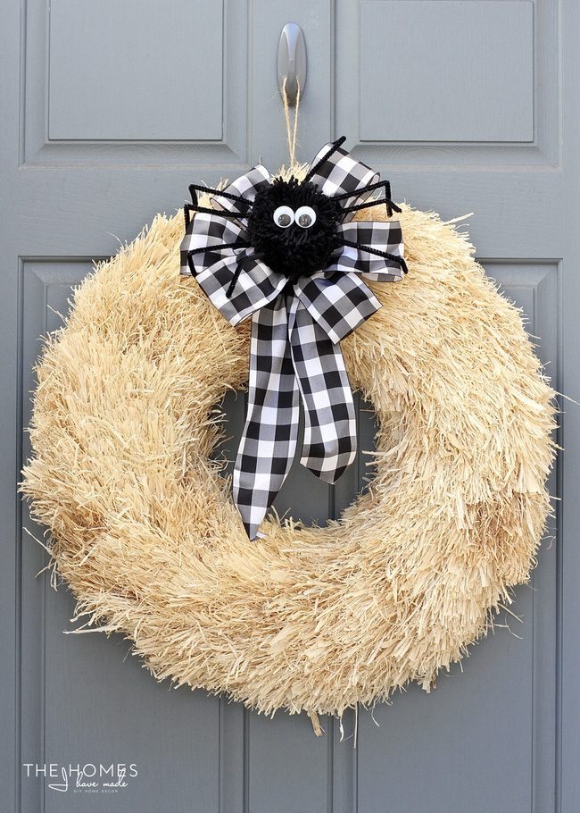 Ready to get your home ready for Halloween but don't have the time? Here are 3 quick Halloween wreaths you can make in just 15 minutes!