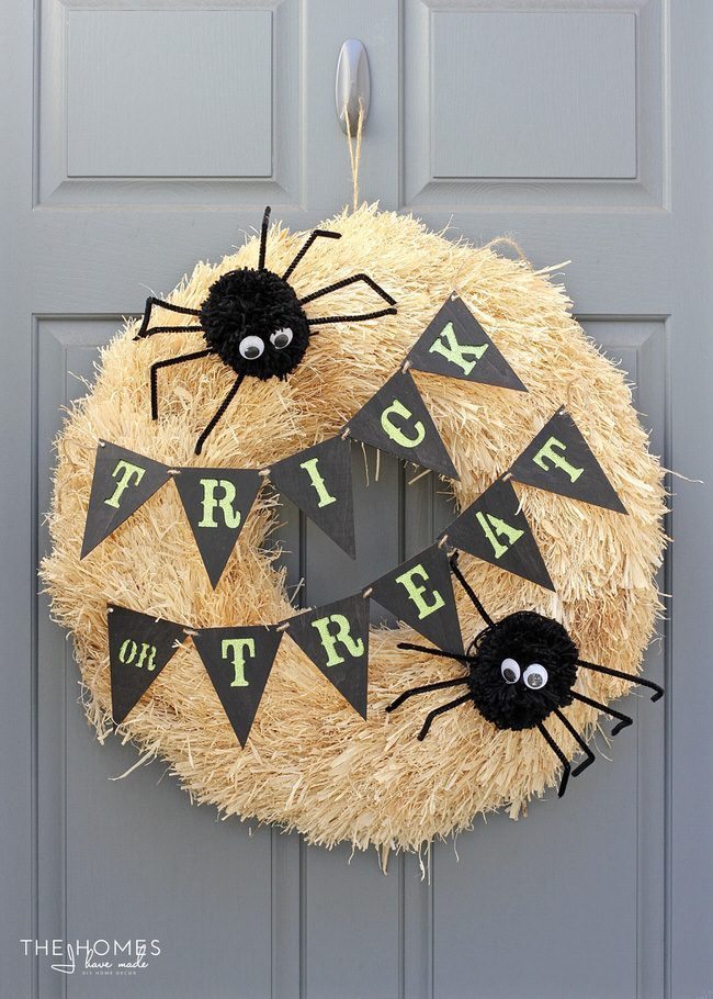 Ready to get your home ready for Halloween but don't have the time? Here are 3 quick Halloween wreaths you can make in just 15 minutes!