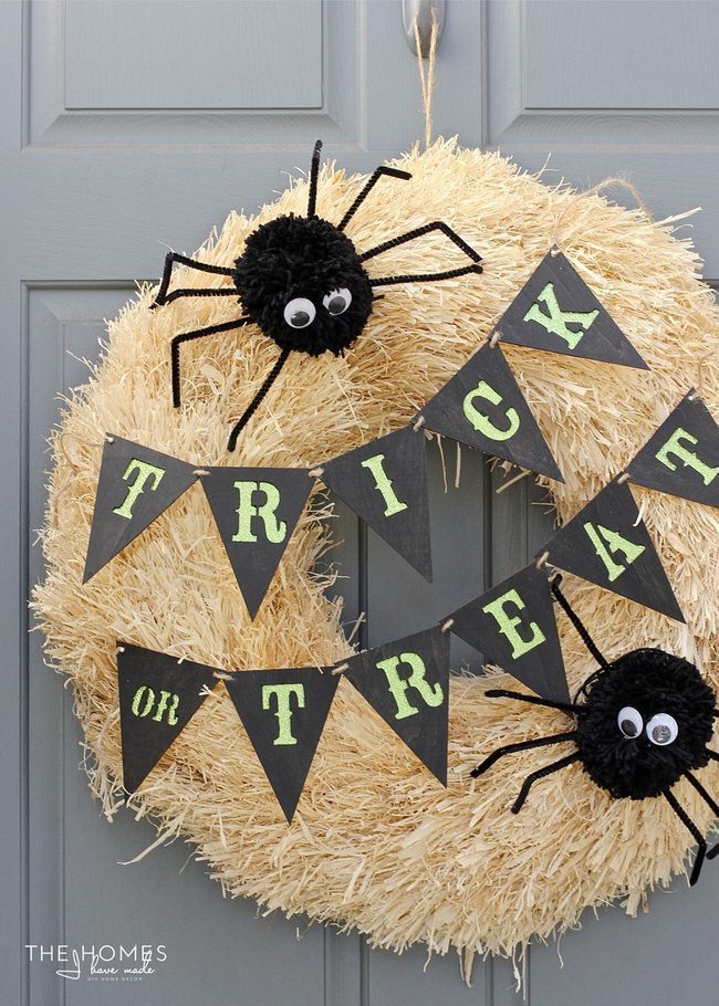 Ready to get your home ready for Halloween but don't have the time? Here are 3 quick Halloween wreaths you can make in just 15 minutes!