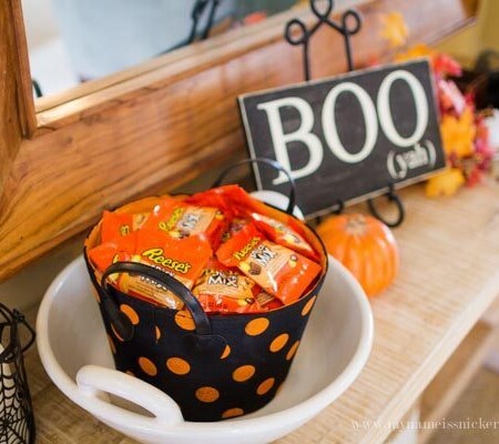 Simple Trick or Treat Idea for Halloween with Reese's Snack Mix