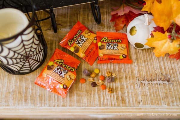 Simple Trick or Treat Idea for Halloween with Reese's Snack Mix from Thirty Handmade Days