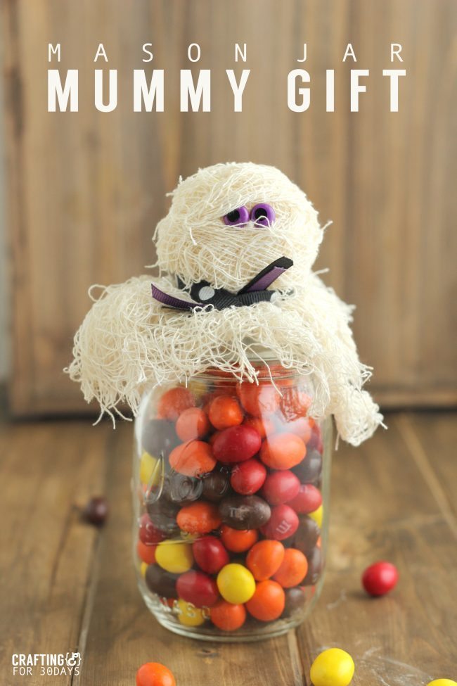 Halloween Mason Jar Mummy Gift- a fun way to jazz up a mason jar and turn it into a treat from www.thirtyhandmadedays.com